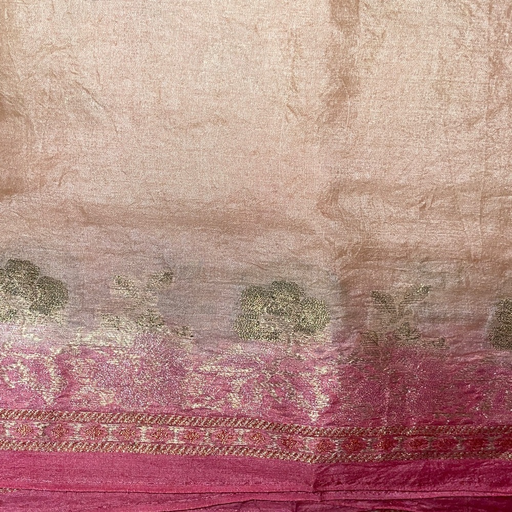 Floral Pink and Gold Silk Saree - Picture 6 of 7